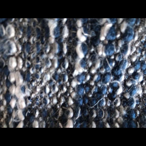 K LD Signature Ladies top pretty woven colors-blue, gray, white.Warm and comfy. - Picture 7 of 9